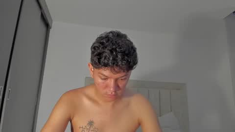 Snapshot of iamjulian_ chatting on 06-25-26, 11:26 Juliiiiian online show from 06-25-26, 11:26