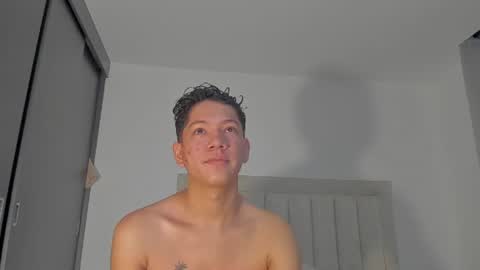 Snapshot of iamjulian_ chatting on 06-28-26, 11:05 Juliiiiian online show from 06-28-26, 11:05