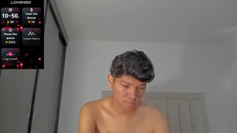 Snapshot of iamjulian_ chatting on 07-12-26, 11:12 Juliiiiian online show from 07-12-26, 11:12