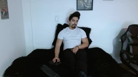 Ian Davis online show from 11-17-25, 01:44