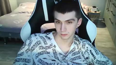 MAX online show from 01-26-25, 05:55