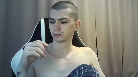 MAX online show from 02-03-25, 05:24