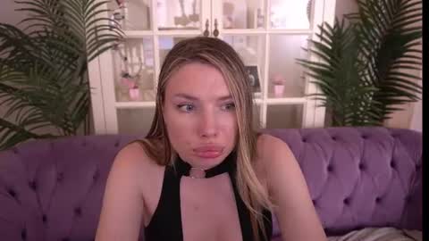 Snapshot of icedanielles chatting on 06-29-26, 10:15 Danielle online show from 06-29-26, 10:15