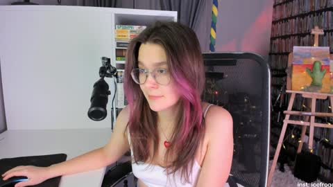 Snapshot of icefroq chatting on 01-31-25, 09:59 Julia online show from 01-31-25, 09:59