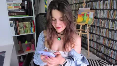 Snapshot of icefroq chatting on 09-10-25, 09:26 Julia online show from 09-10-25, 09:26