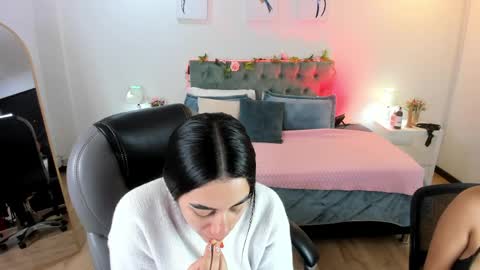 Snapshot of icysweetcam chatting on 06-03-26, 11:57 Icy online show from 06-03-26, 11:57