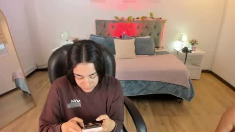 Snapshot of icysweetcam chatting on 06-13-26, 12:03 Icy online show from 06-13-26, 12:03