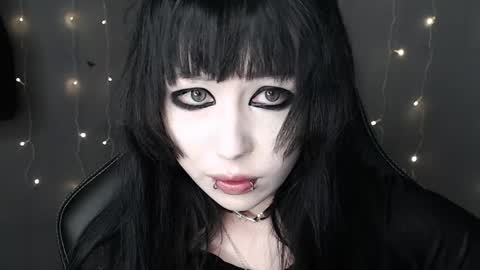 iiiiiiis online show from 04-16-26, 09:39