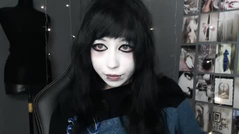 iiiiiiis online show from 04-28-26, 06:35