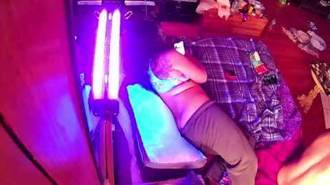 ike6oodnigh online show from 12-15-25, 03:16