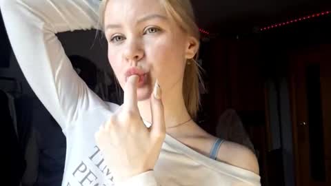 ShyLuna online show from 03-19-26, 06:50