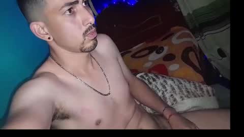 Snapshot of iloveman24 chatting on 01-17-25, 06:04 AARON online show from 01-17-25, 06:04