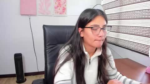 Mia online show from 04-03-26, 01:42