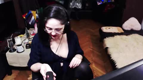 Empress online show from 12-22-25, 06:05