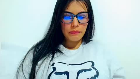 Snapshot of imsweetlips chatting on 07-13-26, 05:49 imsweetlips online show from 07-13-26, 05:49