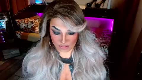 QUEEN MADI  online show from 06-25-26, 10:14