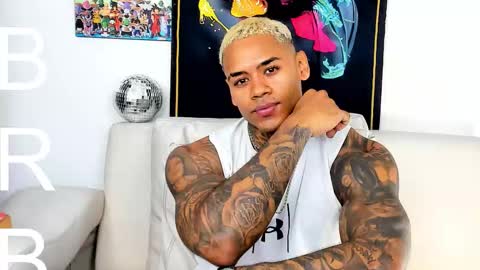 Snapshot of independent_project chatting on 12-20-25, 03:52 Jacobo online show from 12-20-25, 03:52