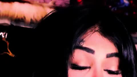 Snapshot of indian_dreamgirl chatting on 05-07-26, 01:44 Bella Ambrosia online show from 05-07-26, 01:44