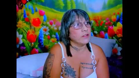 Snapshot of indianroxy27 chatting on 06-06-26, 06:45 indianroxy27 online show from 06-06-26, 06:45