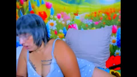 Snapshot of indianroxy27 chatting on 06-09-26, 06:19 indianroxy27 online show from 06-09-26, 06:19