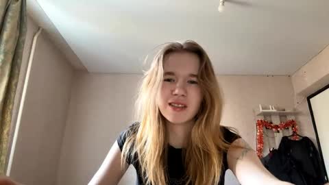 Snapshot of inespacheco chatting on 04-14-26, 11:27 Sofia online show from 04-14-26, 11:27