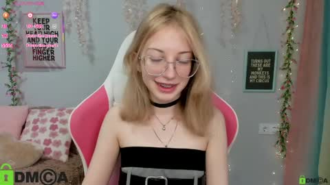 Snapshot of inferno_mia chatting on 03-25-26, 01:39 Mia online show from 03-25-26, 01:39