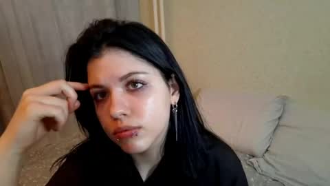 Mia online show from 03-30-26, 01:23