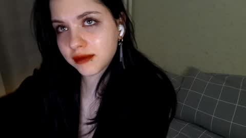 Mia online show from 04-05-26, 02:25