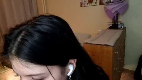 Mia online show from 04-11-26, 01:48