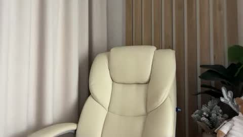 Snapshot of injaathome chatting on 02-19-26, 07:54 InjaAtHome online show from 02-19-26, 07:54