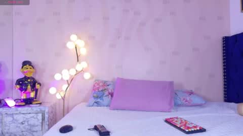 Snapshot of innocenthazel chatting on 06-11-26, 02:53 innocenthazel online show from 06-11-26, 02:53