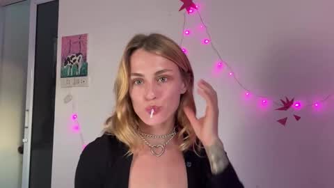 Snapshot of inspirebyeva chatting on 01-10-26, 10:50 Eva online show from 01-10-26, 10:50