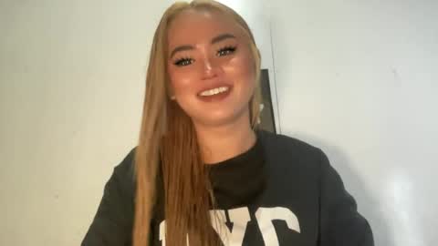 Snapshot of into_the_nightxxx chatting on 06-18-26, 03:40 KATH online show from 06-18-26, 03:40