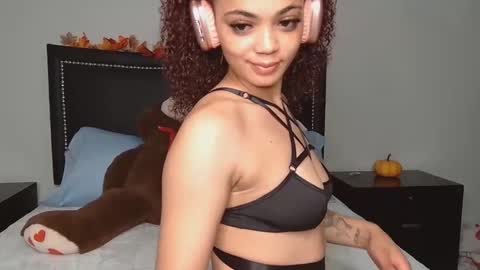 Snapshot of iris_the_squirter chatting on 11-01-25, 02:35 Iris online show from 11-01-25, 02:35