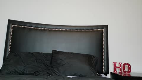 Snapshot of iris_the_squirter chatting on 12-23-25, 03:04 Iris online show from 12-23-25, 03:04