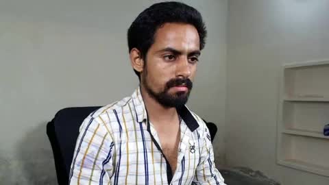 Snapshot of ironcharm4455 chatting on 06-21-26, 05:48 Naveed online show from 06-21-26, 05:48