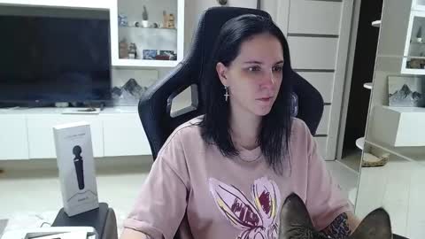 Snapshot of irwi_tomboy chatting on 12-02-24, 11:07 Irwi Tomboy online show from 12-02-24, 11:07