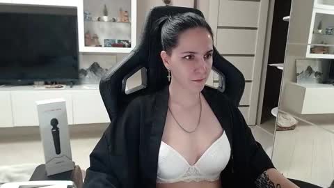 Snapshot of irwi_tomboy chatting on 12-15-24, 11:31 Irwi Tomboy online show from 12-15-24, 11:31