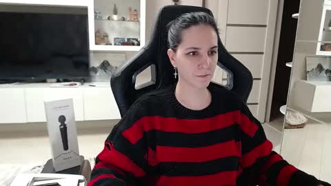 Snapshot of irwi_tomboy chatting on 12-20-24, 12:19 Irwi Tomboy online show from 12-20-24, 12:19