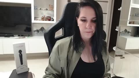 Snapshot of irwi_tomboy chatting on 01-25-25, 02:47 Irwi Tomboy online show from 01-25-25, 02:47