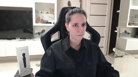 Snapshot of irwi_tomboy chatting on 02-06-25, 07:29 Irwi Tomboy online show from 02-06-25, 07:29