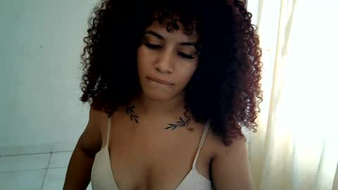 Snapshot of isa_bellaxx23 chatting on 06-17-26, 07:48 isa_bellaxx23 online show from 06-17-26, 07:48