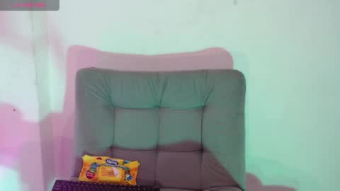 Isabella Hall online show from 04-11-26, 12:04