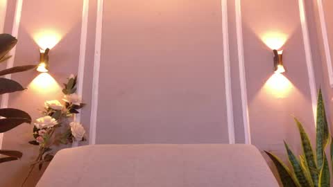 Isabella online show from 05-22-26, 12:00