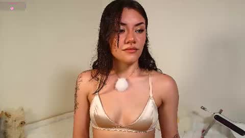 Snapshot of isa_laurentt chatting on 06-25-26, 12:43 Isabella Laurentt online show from 06-25-26, 12:43