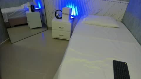 Snapshot of isa_little4u chatting on 06-28-26, 10:21 online show from 06-28-26, 10:21