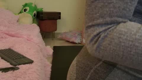 Isabella        online show from 03-09-26, 08:35