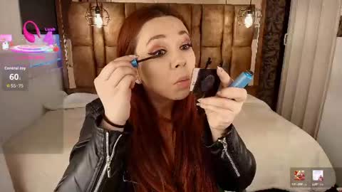 Snapshot of isa_thompson__ chatting on 06-12-26, 11:42 I S A online show from 06-12-26, 11:42