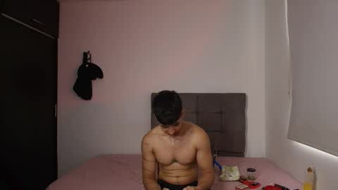 Snapshot of isaac_sttone01 chatting on 05-26-26, 10:28 muscle isaac online show from 05-26-26, 10:28