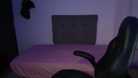 Snapshot of isaac_sttone01 chatting on 05-28-26, 11:57 muscle isaac online show from 05-28-26, 11:57
